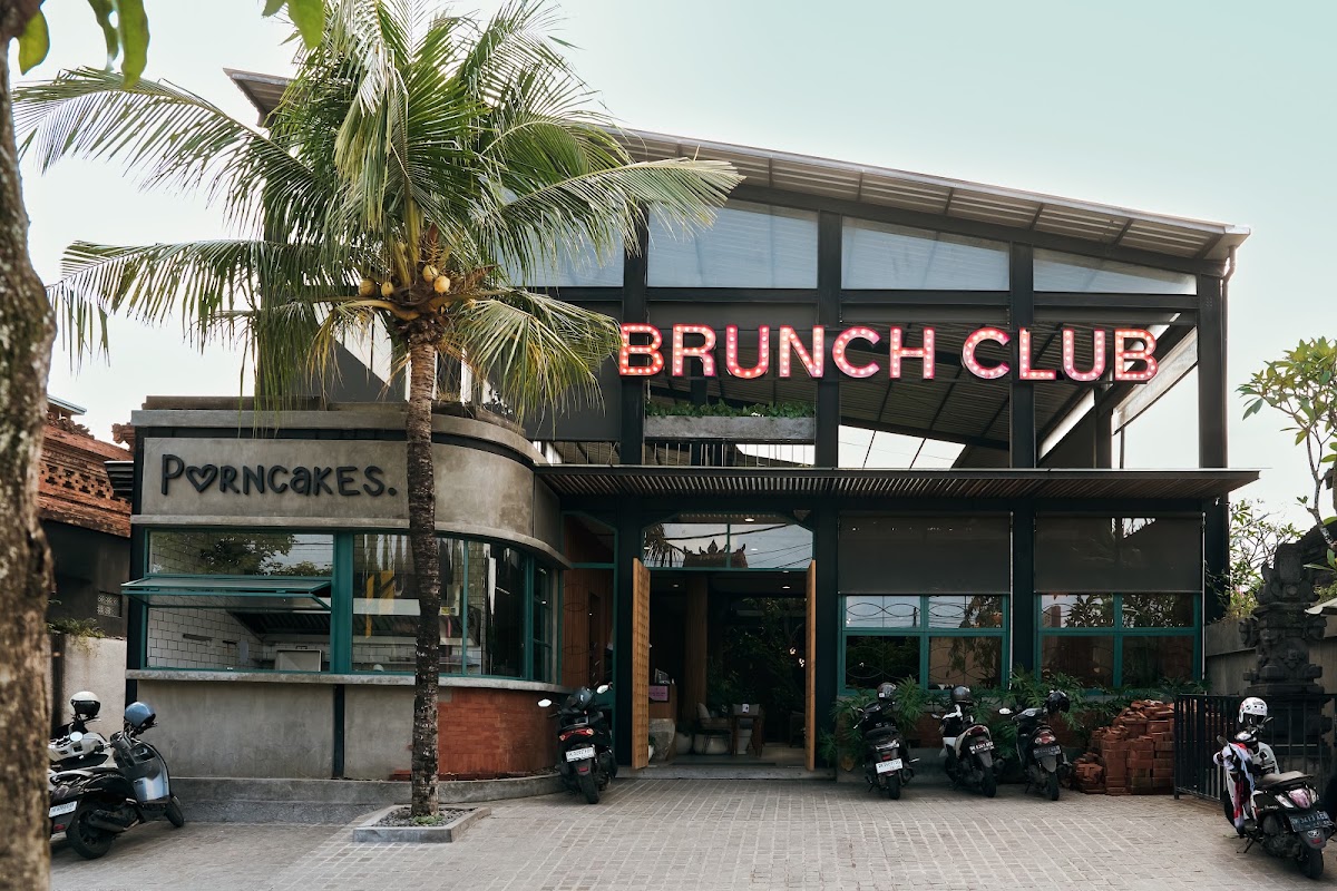 A Morning Spent Eating Across Pererenan