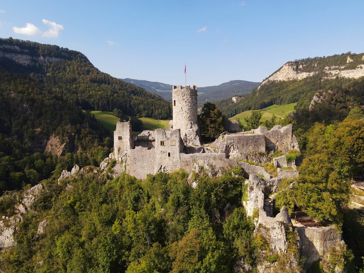 Walking the limestone trails above Balsthal