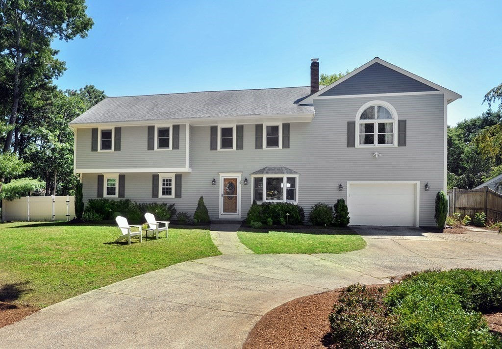 27 Plantation Rd, Plymouth, MA 02360