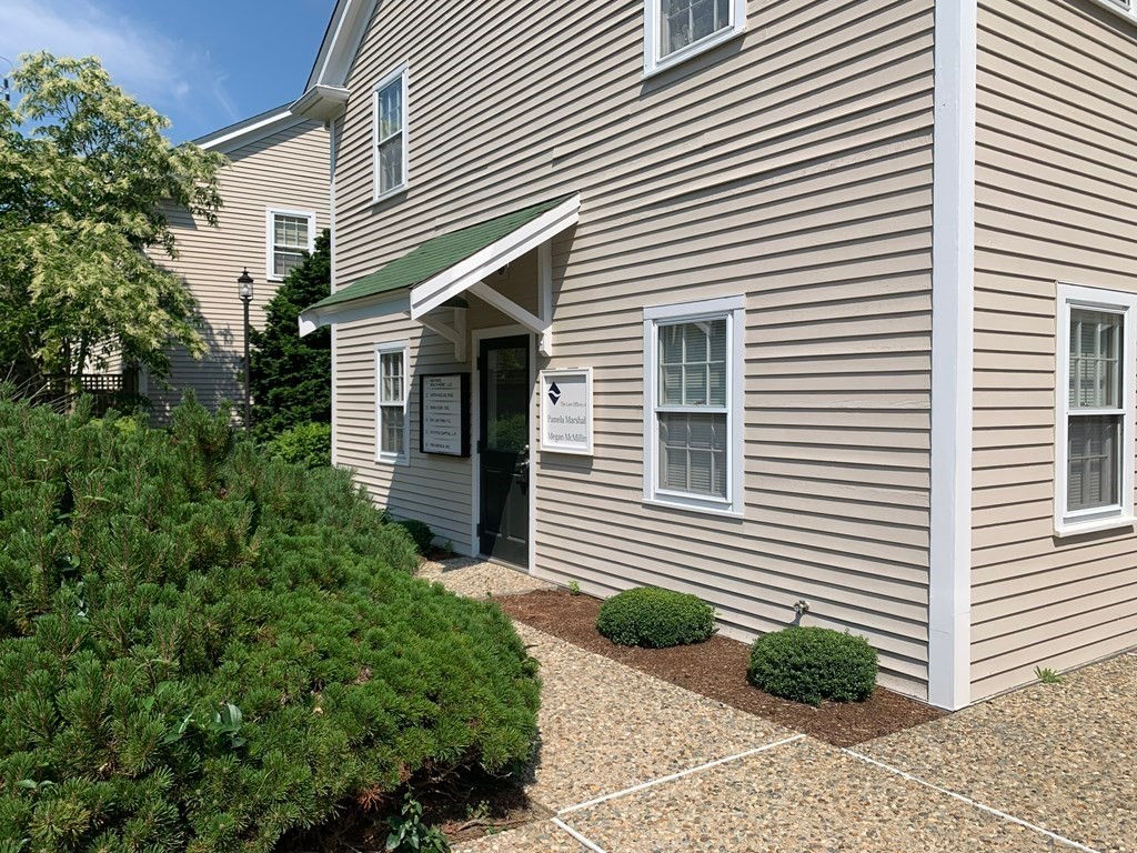 33 Railroad Ave, Duxbury, MA 02332