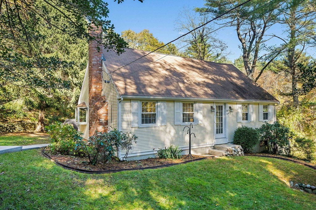 243 Hedges Pond Rd, Plymouth, MA 02360