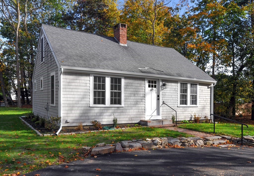 231 Parks St, Duxbury, MA 02332