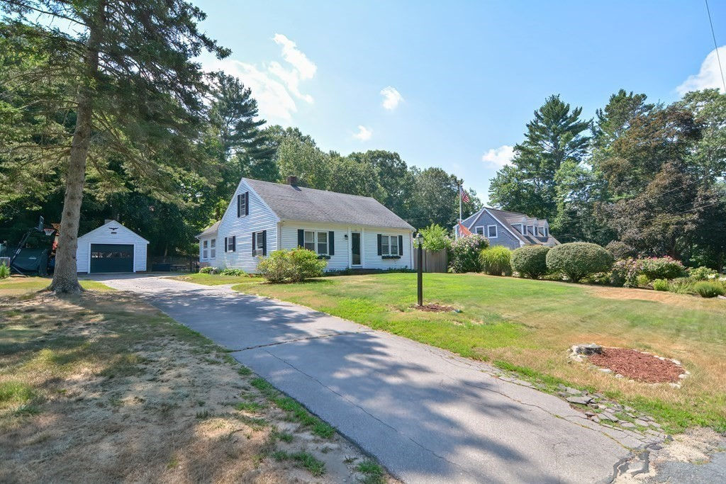 214 Carver Rd, Plymouth, MA 02360