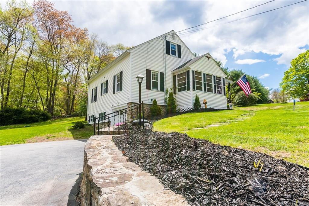 15 Wagher Road, Thompson, CT 06255