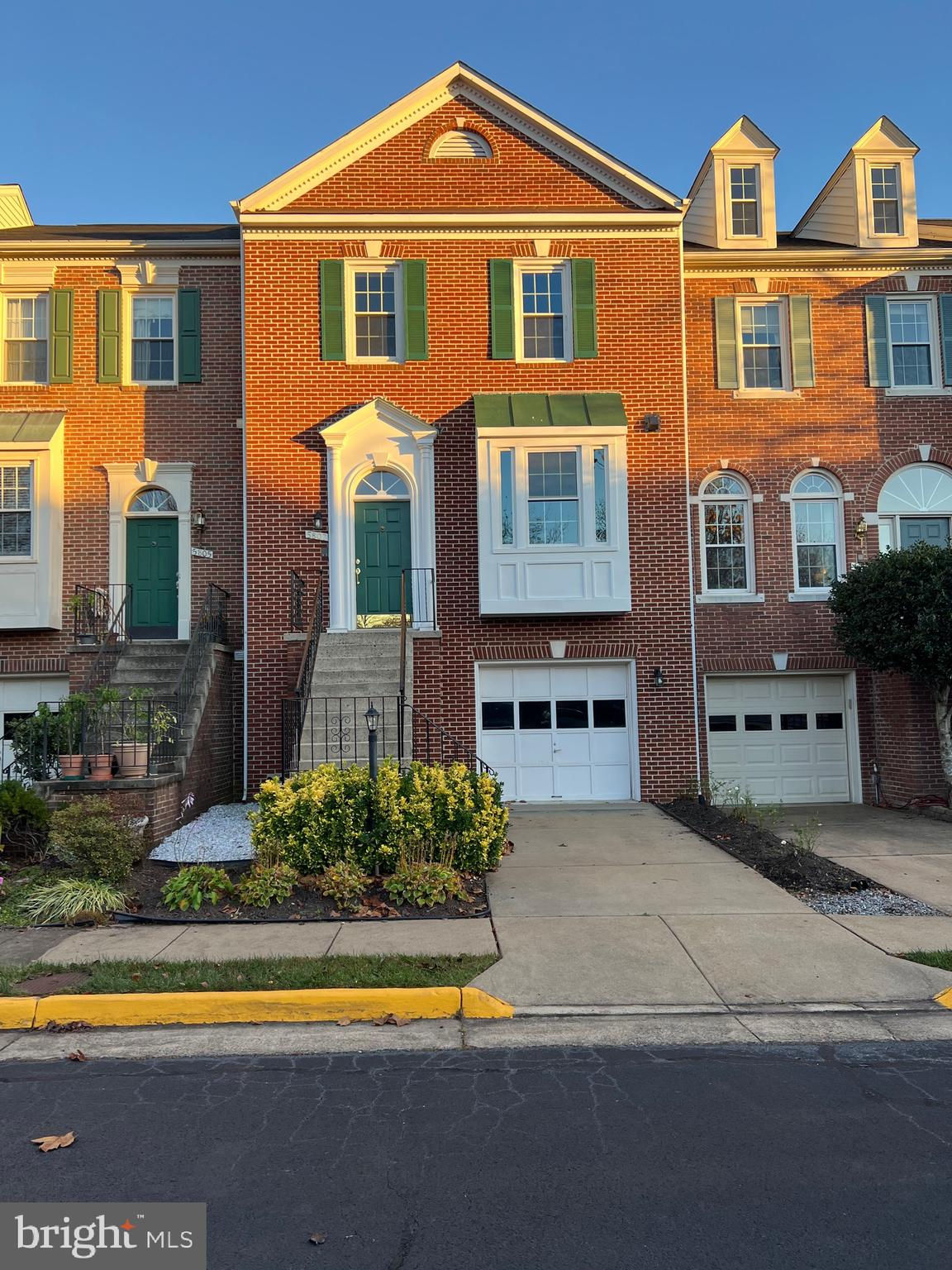 5807 Summerlake Way, Centreville, VA 20120 is now new to the market!