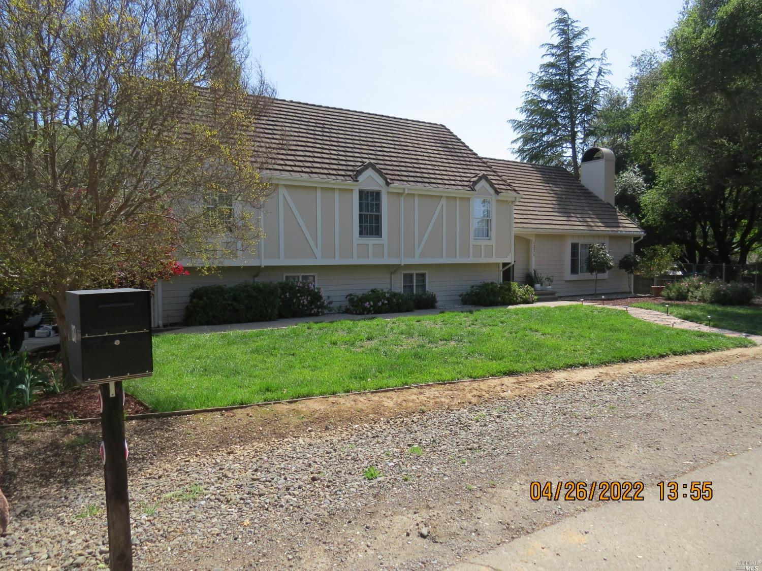 1271 Ridgeview Drive, Ukiah, CA 95482