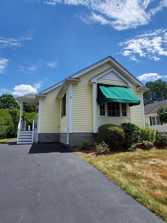 35 Rodeo Dr, East Bridgewater, MA 02333