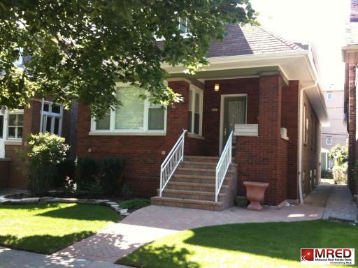 5547 W Wilson Avenue, Chicago, IL 60630