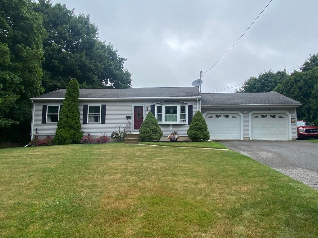 24 Vineyard Ave, Clinton, MA 01510