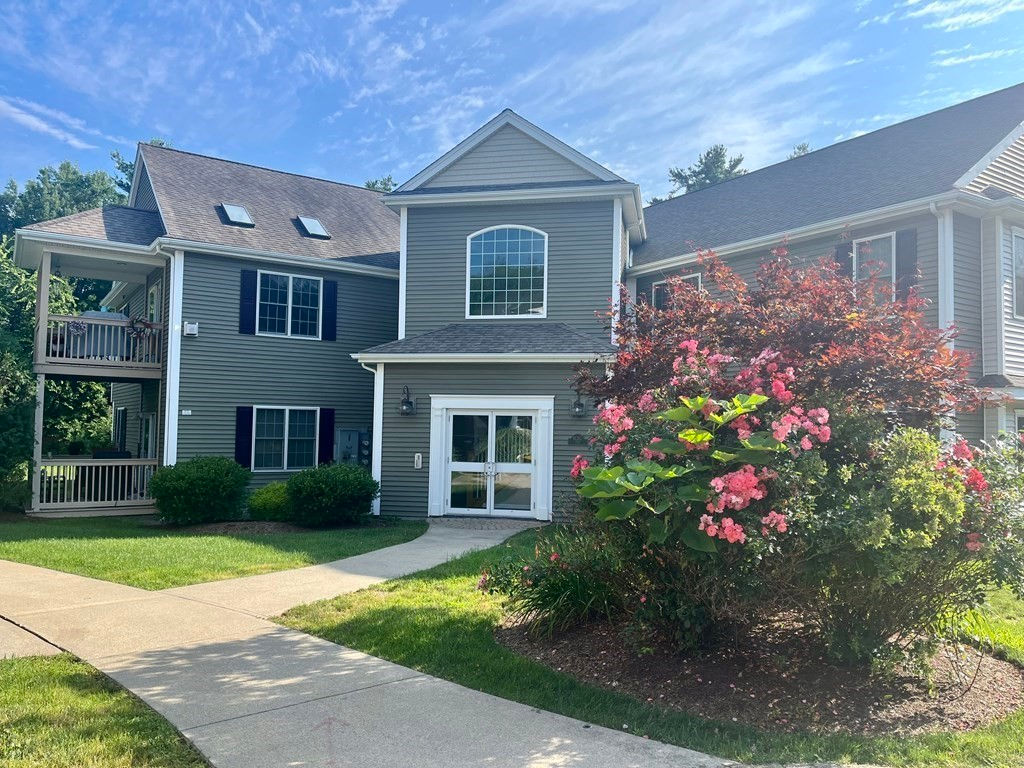 215 Longmeadow Rd 405, Taunton, MA 02780