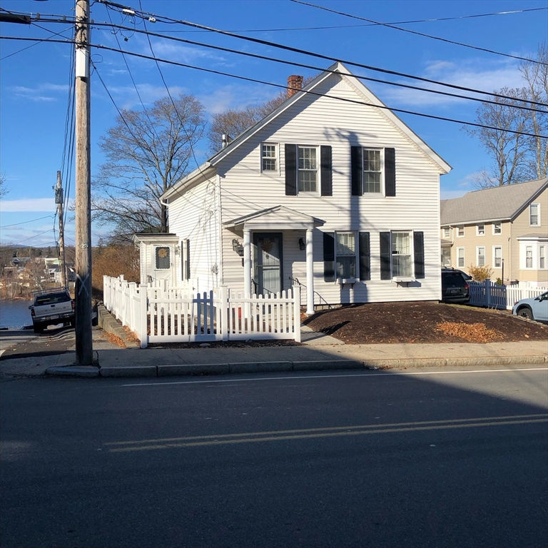 366 Main Street, Clinton, MA 01510 is now new to the market! Realty