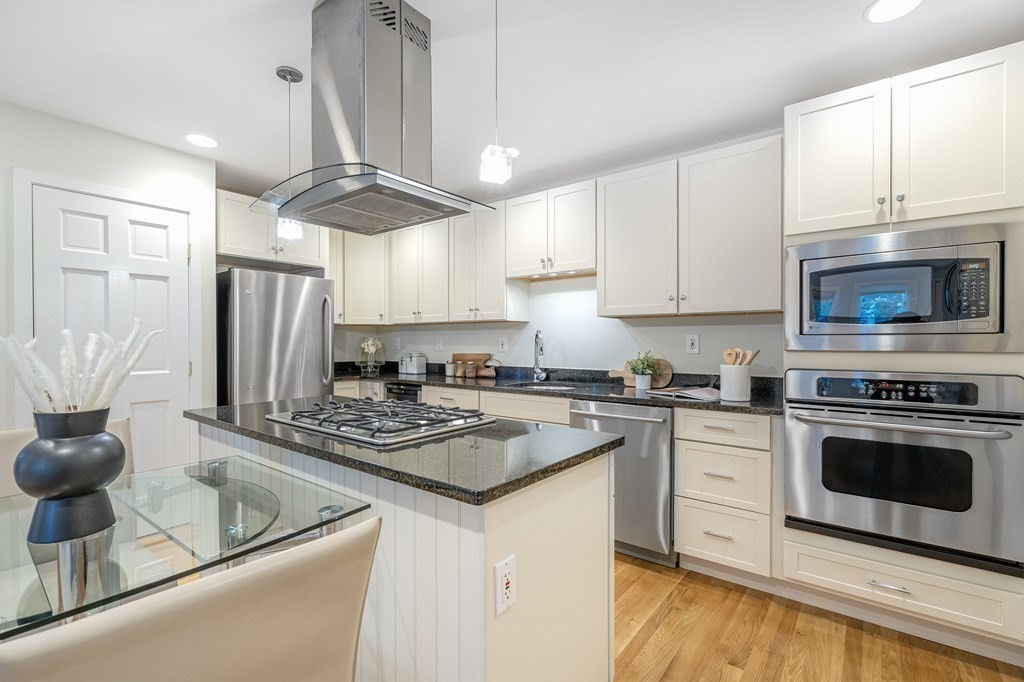 48 Fresh Pond Pl 48, Cambridge, MA 02138