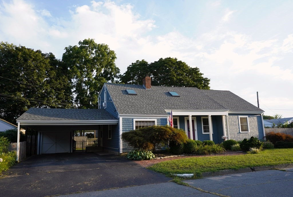 2 Westland St, Acushnet, MA 02743