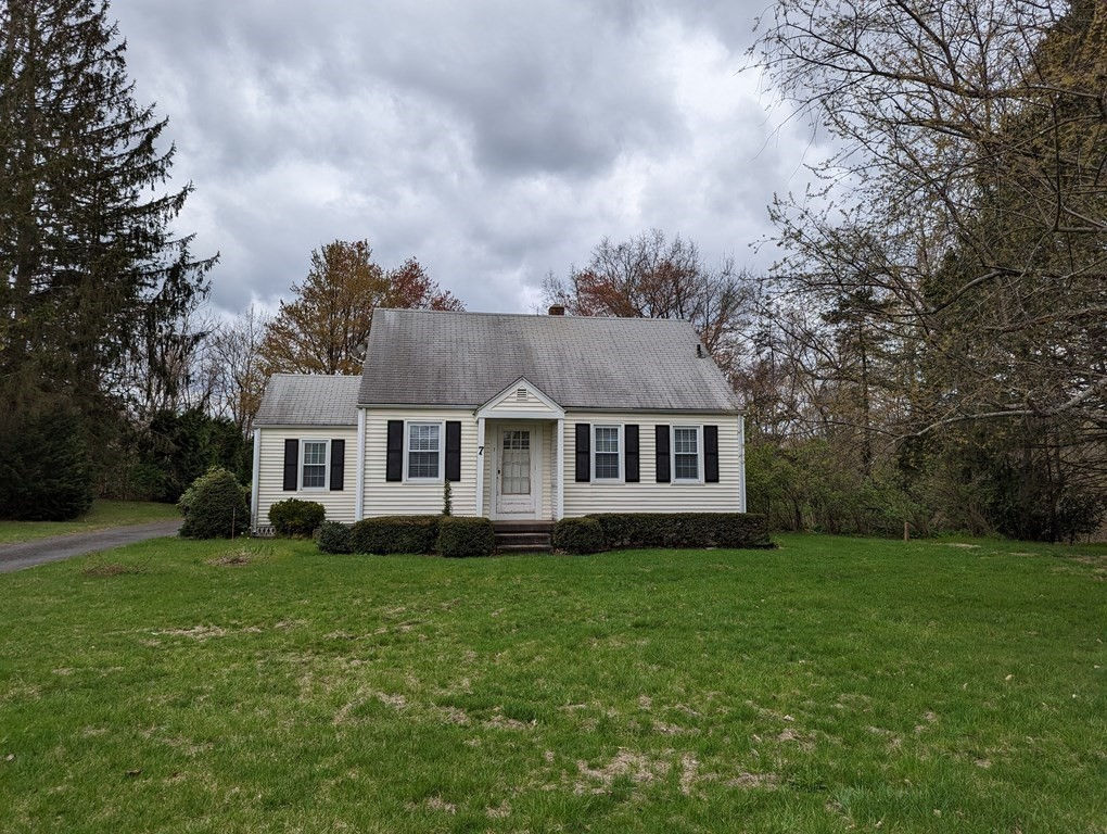 7 Lawrence Plain Road, Hadley, MA 01035