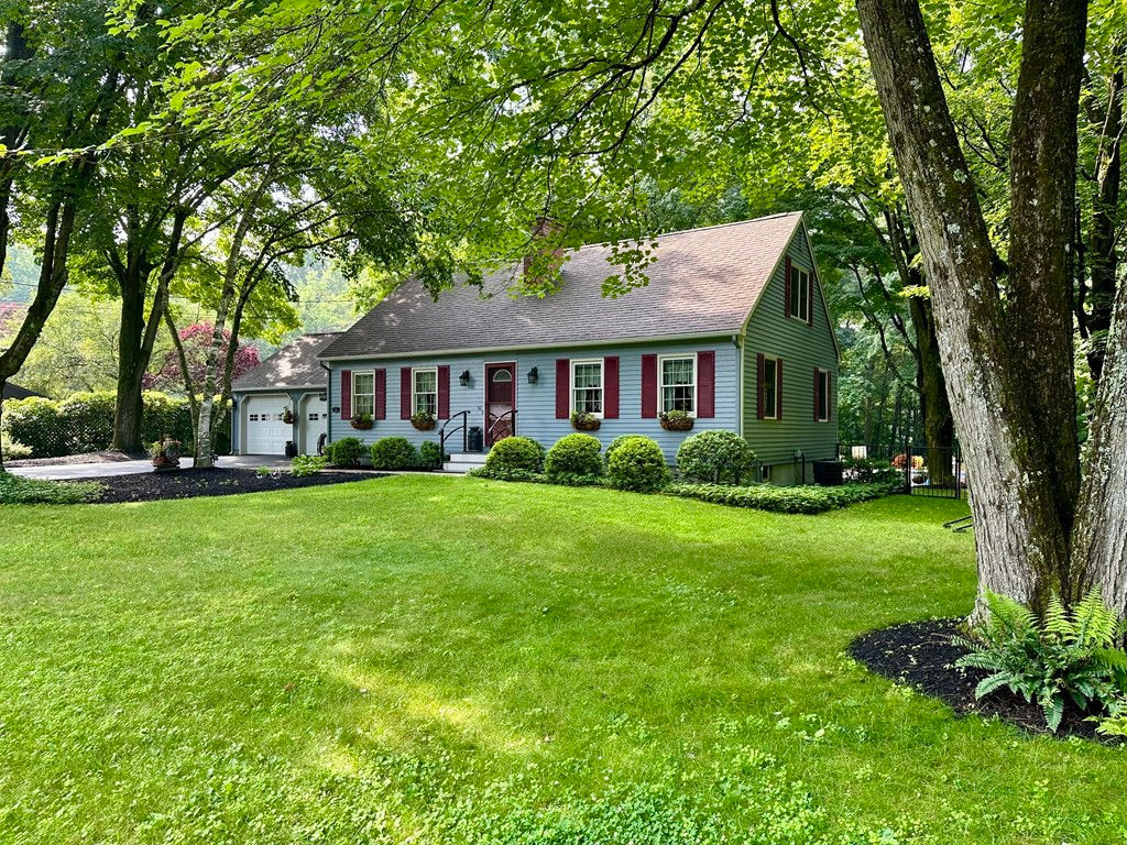 35 King Philip Ave, Deerfield, MA 01373