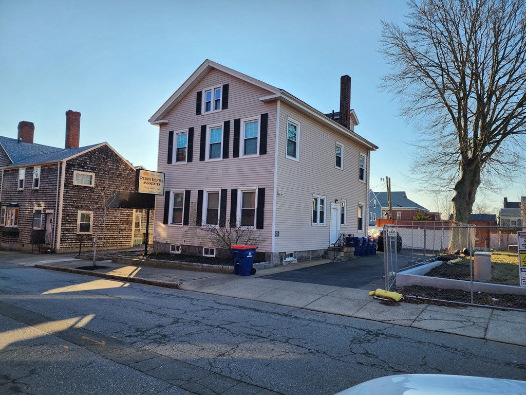 84 Spring St, New Bedford, MA 02740