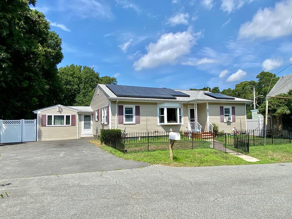 743 Tarkiln Hill Rd, New Bedford, MA 02745