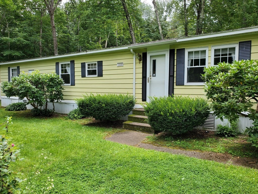 11 First Street, Brookfield, MA 01506