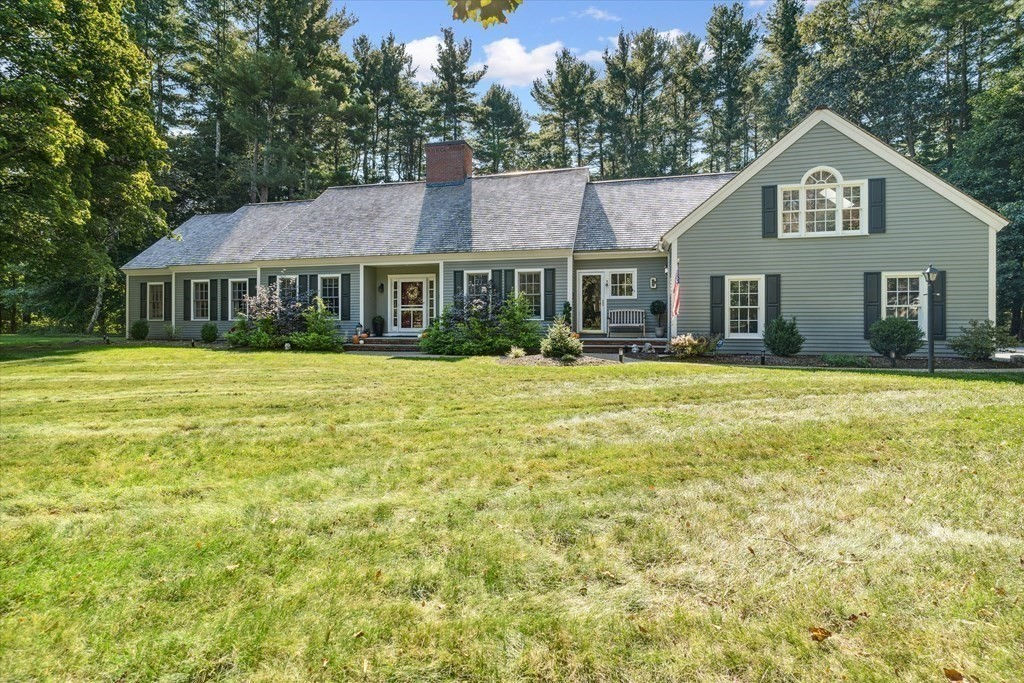 16 Berry Patch Ln, Boxford, MA 01921