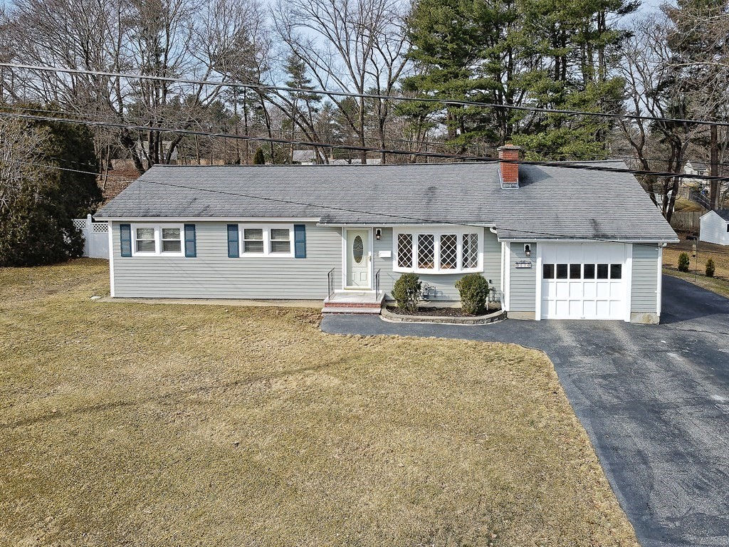 11 Gail St, Chelmsford, MA 01824