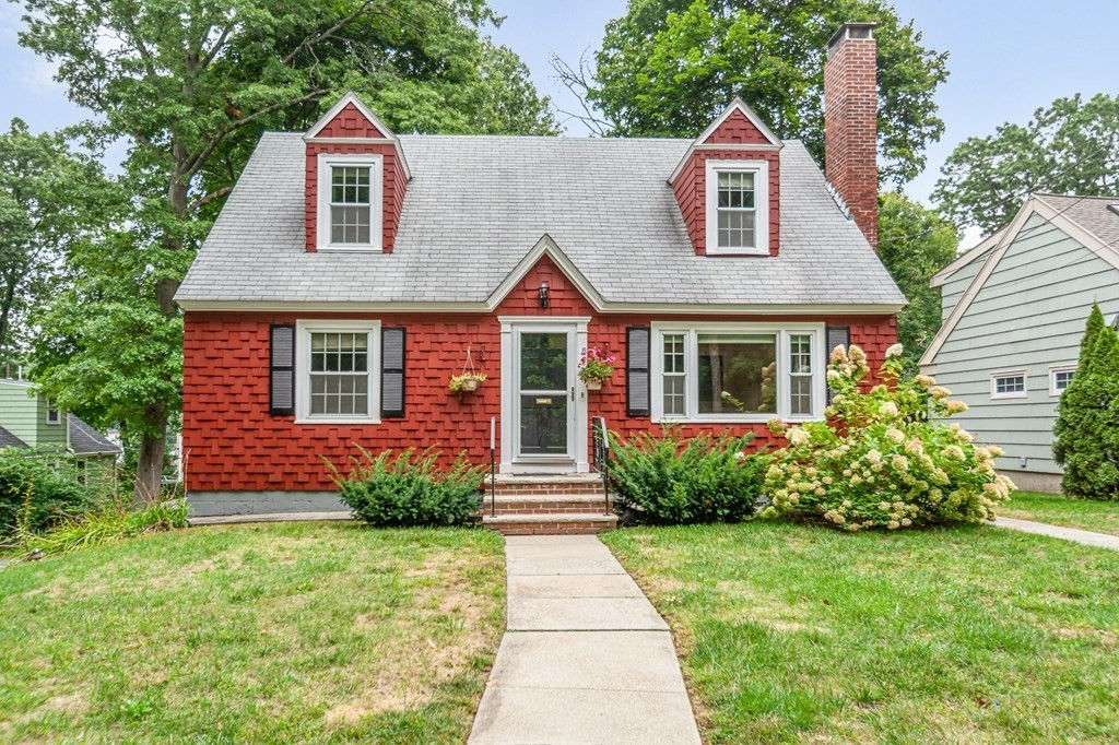 124 Park Ave East, Lowell, MA 01852