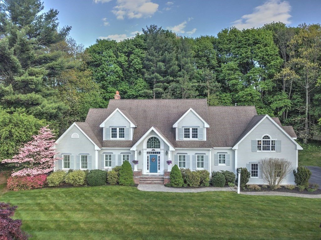 91 Heath Rd, North Andover, MA 01845