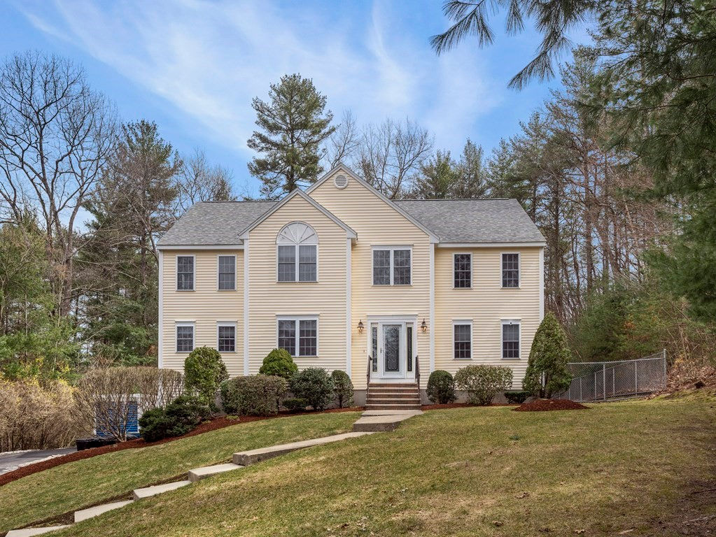 9 Trailside Dr, Chelmsford, MA 01824