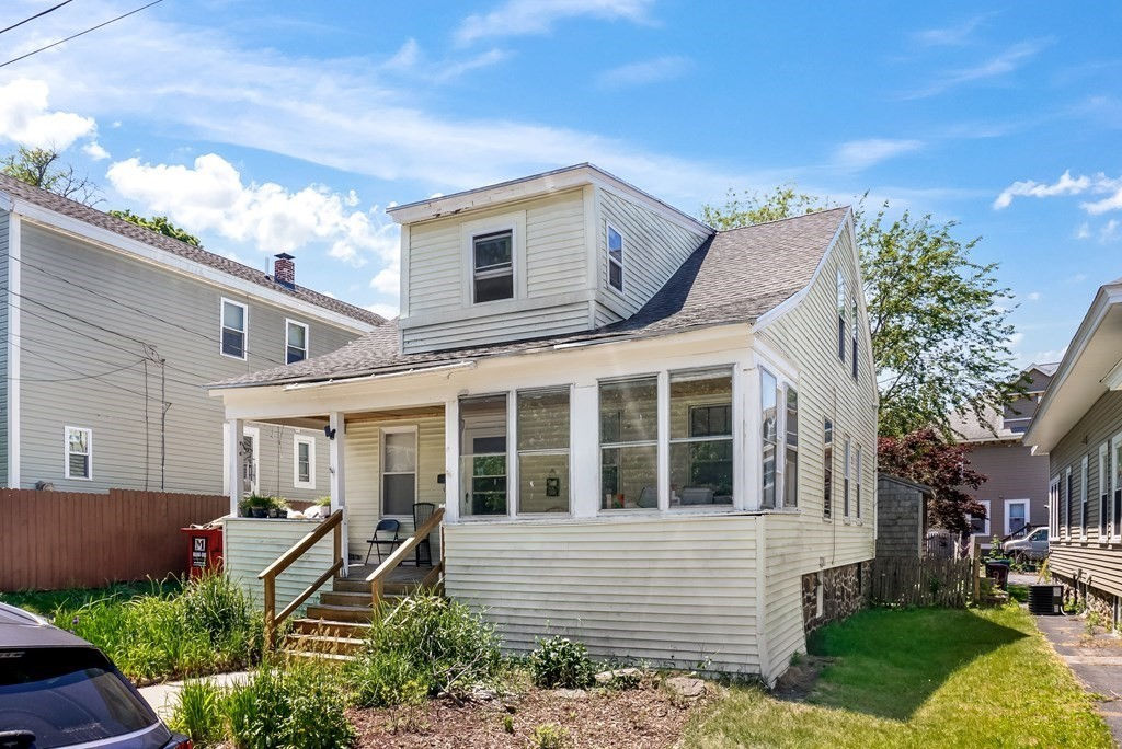 7 Putnam Ave, Lowell, MA 01851