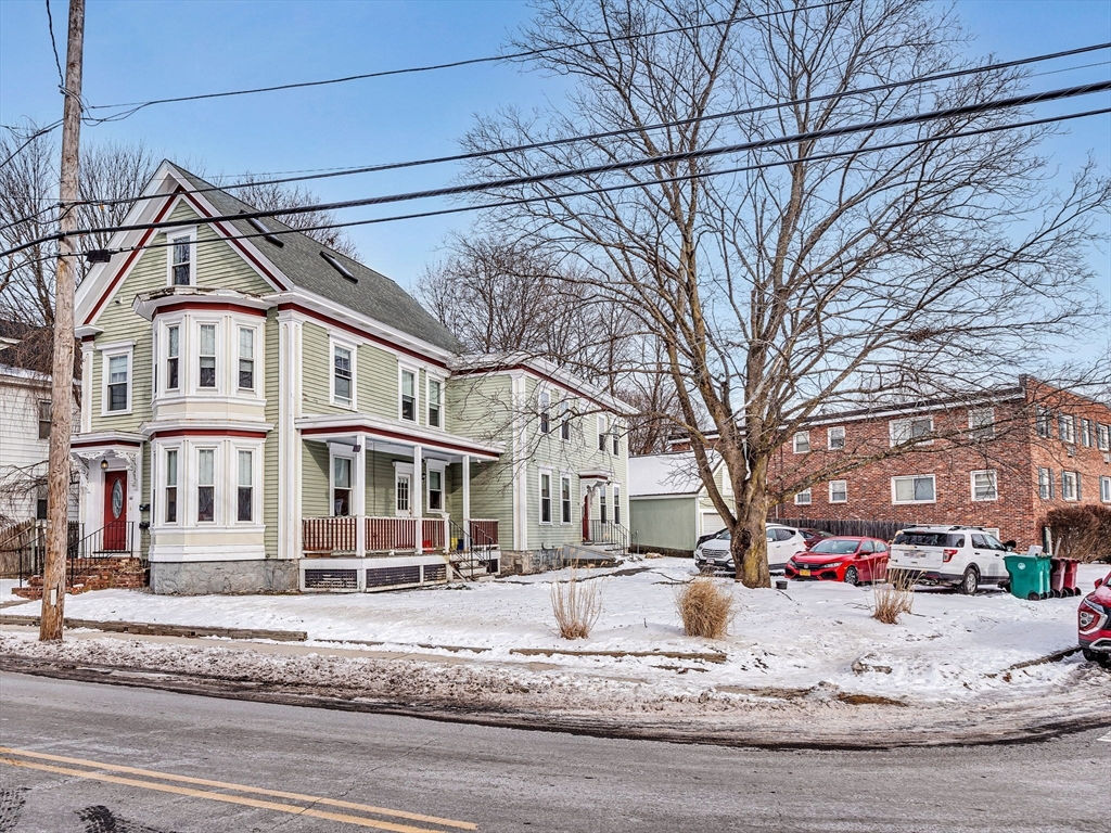 161 Hildreth St, Lowell, MA 01850