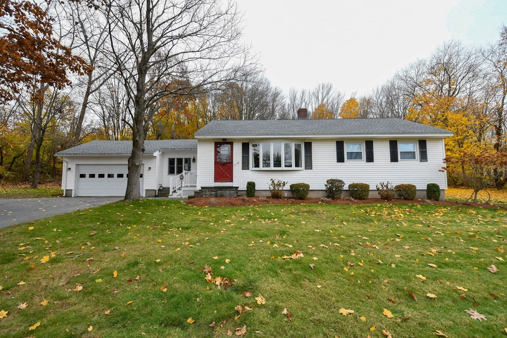 343 Methuen St, Dracut, MA 01826