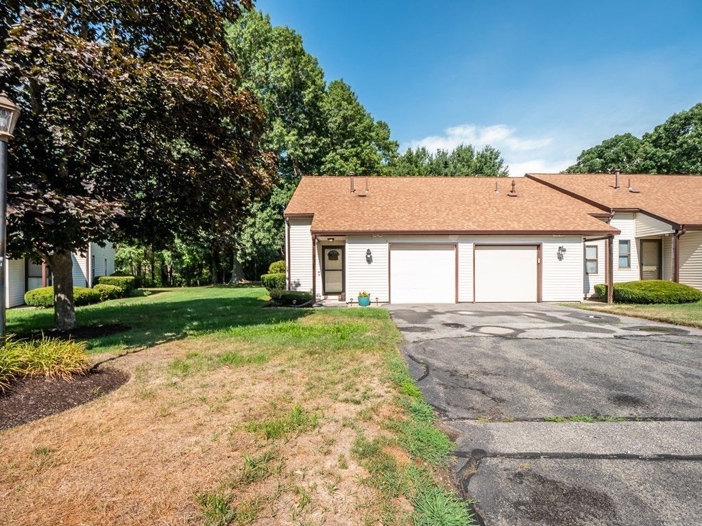 30 Decarolis Dr 30, Tewksbury, MA 01876