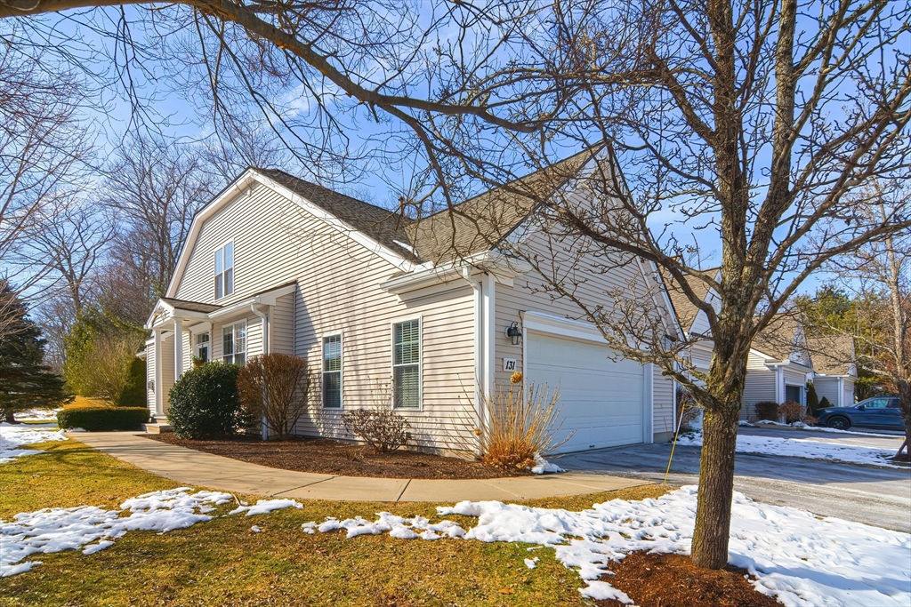 131 Clubhouse Ln 131, Northbridge, MA 01534