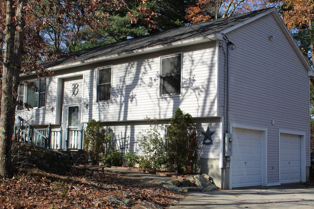 11 Campbell St, Webster, MA 01570