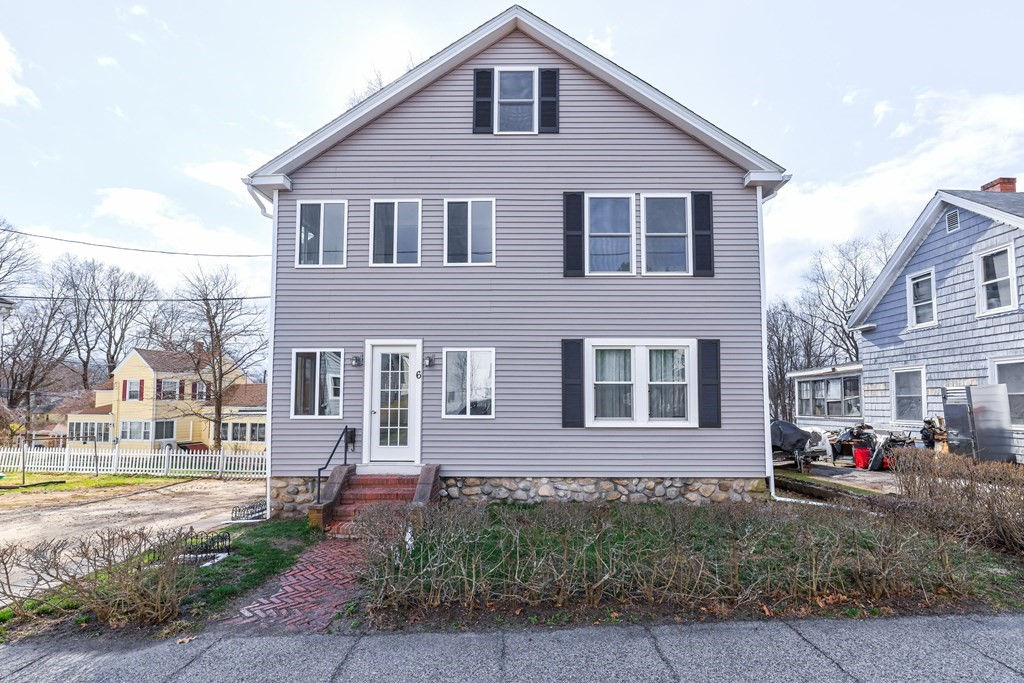 6 Day Ln, Webster, MA 01570