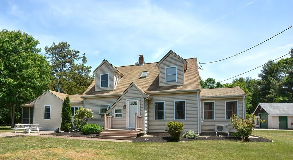 110 Plain St, Hopedale, MA 01747