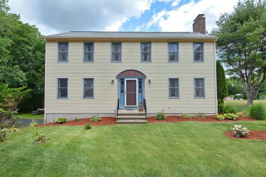 9 Carol Ln, Blackstone, MA 01504