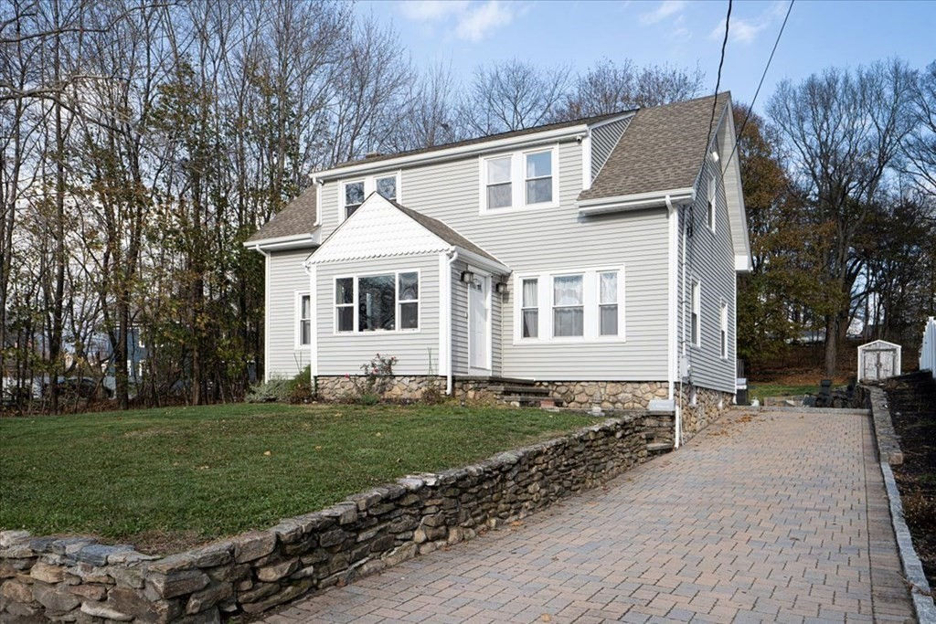 45 Douglas St, Uxbridge, MA 01569