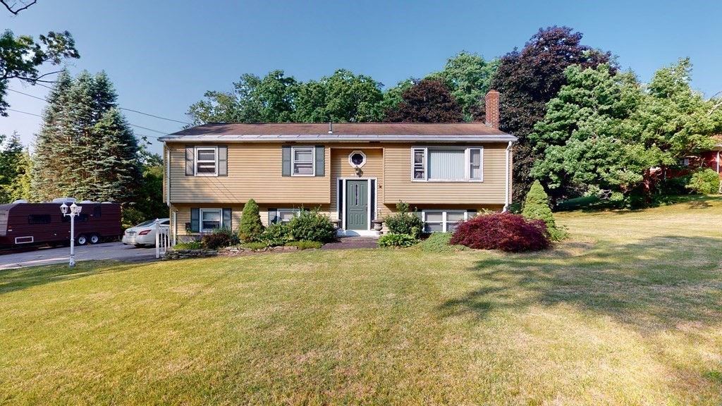 25 Charlton Road, Dudley, MA 01571