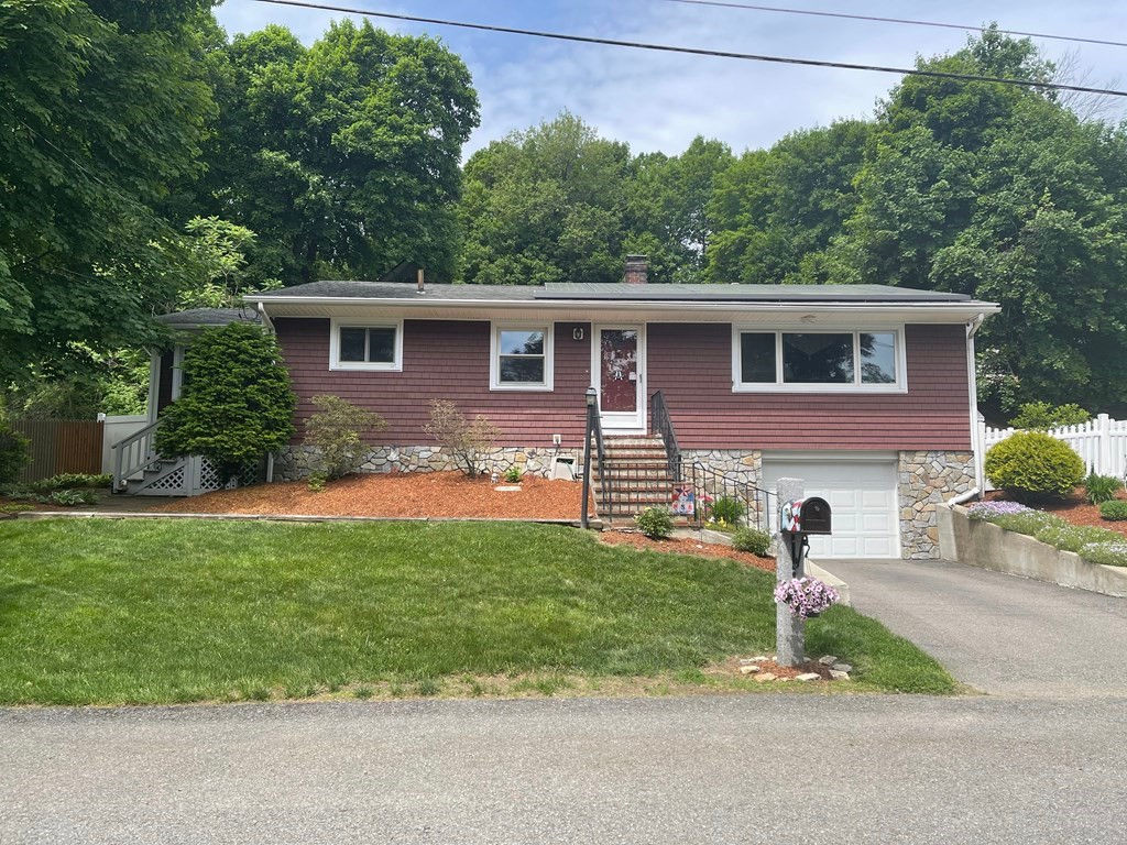 12 Saint Jean Ave, Leominster, MA 01453