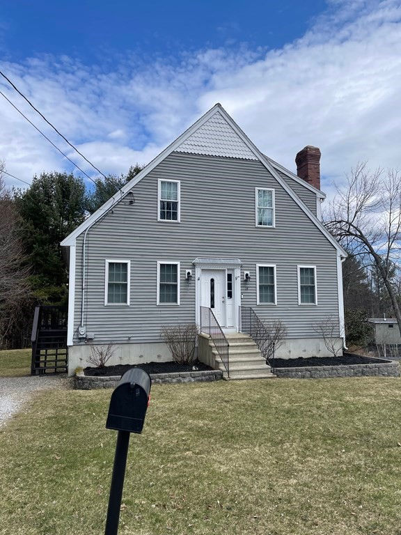 14 Iriquois Dr, Ashburnham, MA 01430