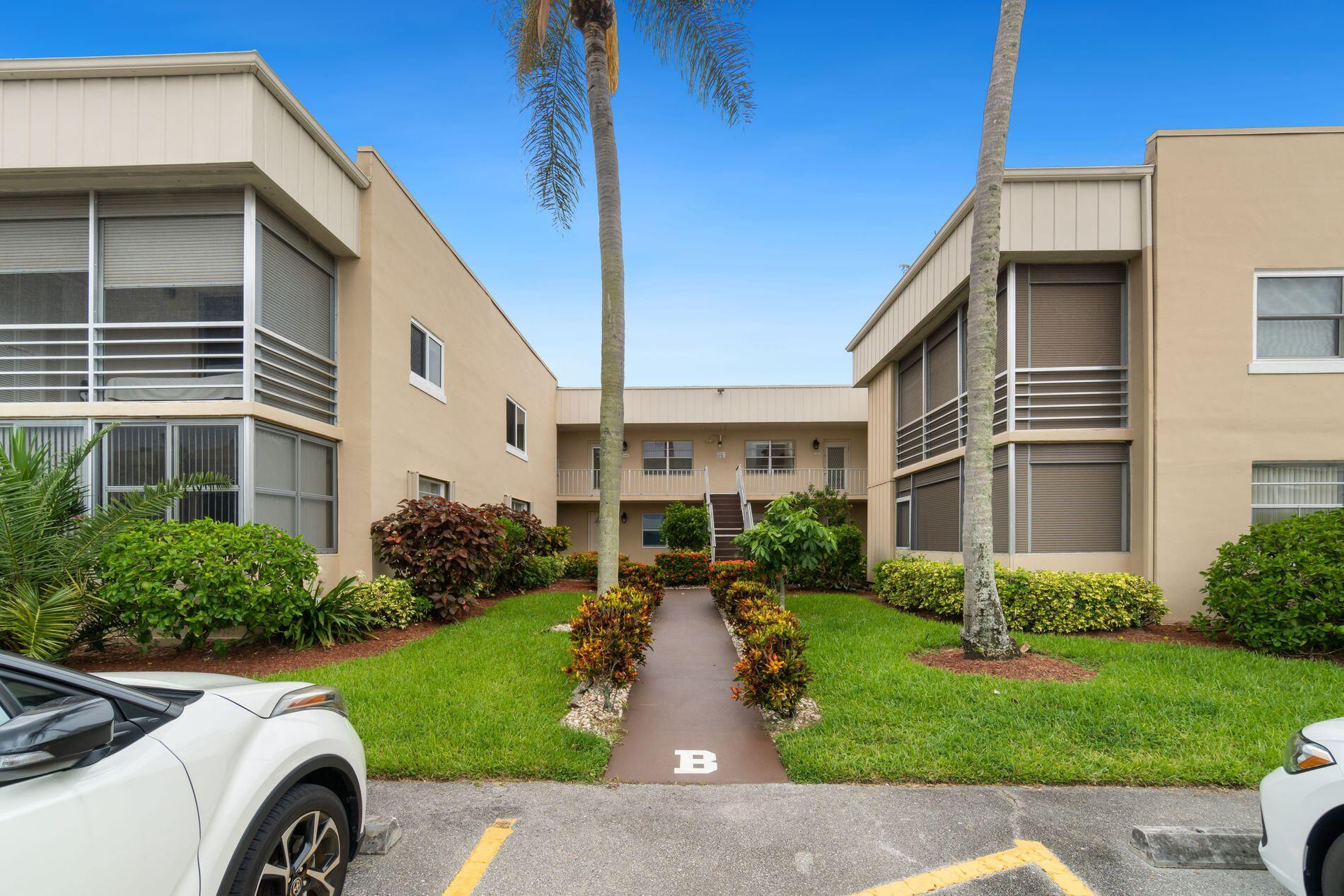 82 Burgundy B, Delray Beach, FL 33484