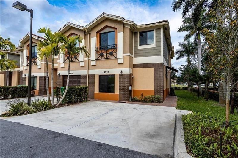 4772 E Station Square, Davie, FL 33314