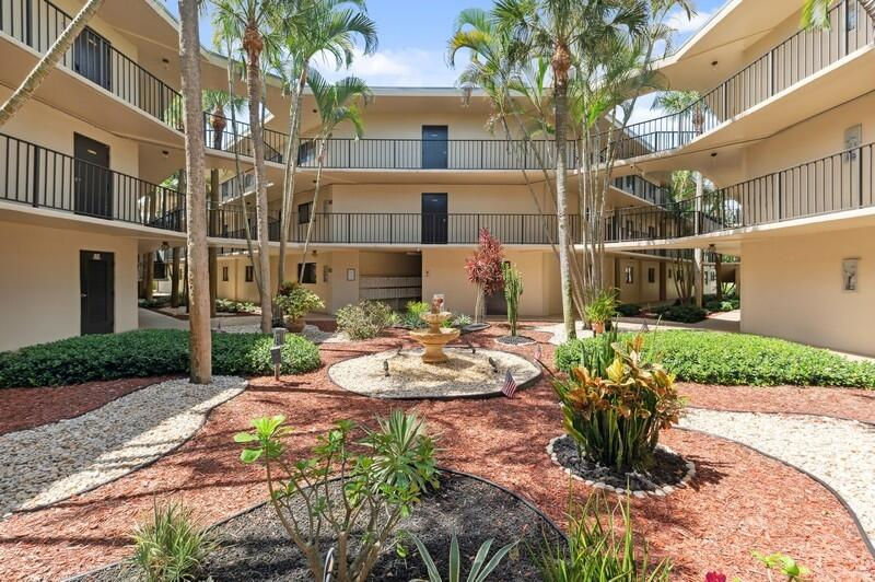 5370  Las Verdes Circle   201, Delray Beach, FL 33484