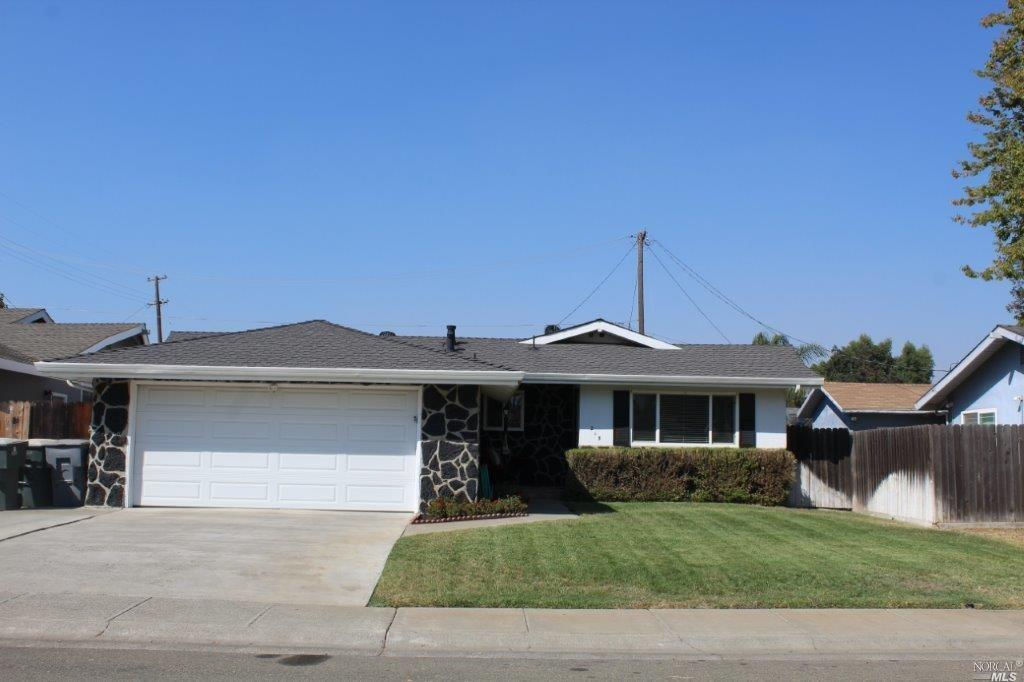 215 E Chestnut Street, Dixon, CA 95620