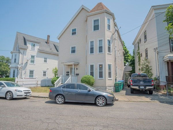 37 Waverly St, Lynn, MA 01904