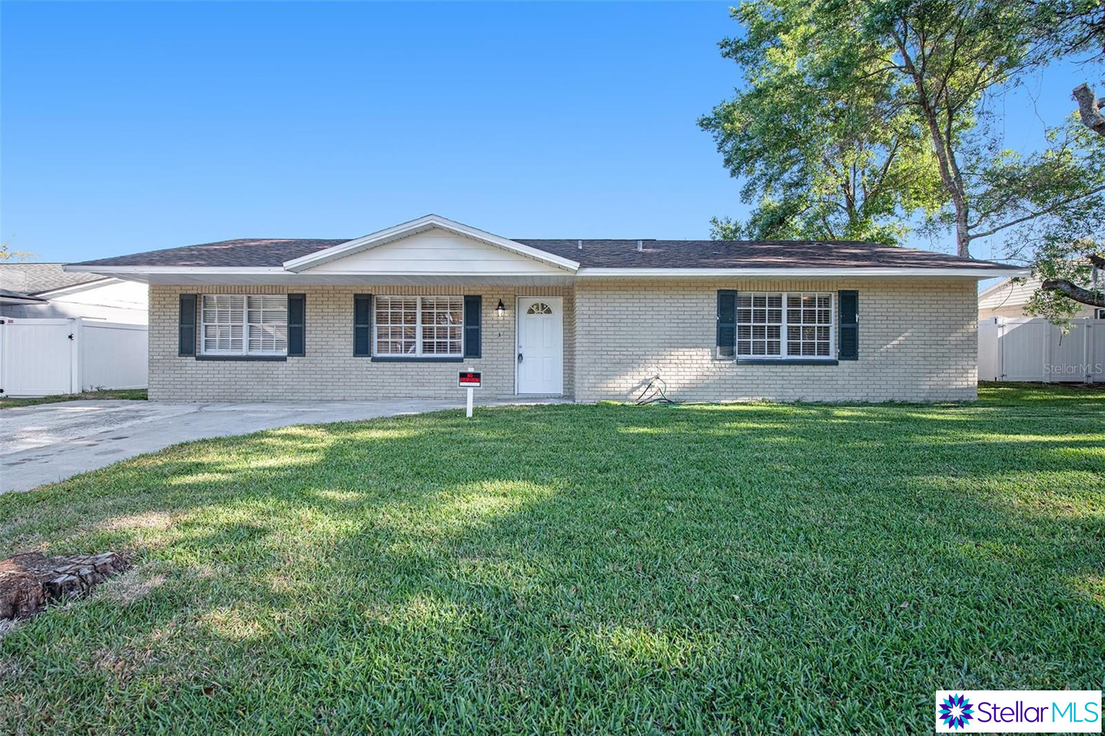 1423 Oak Valley Drive, Seffner, FL 33584