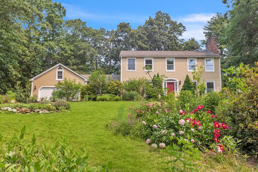 7 Foxglove Lane, Amherst, MA 01002