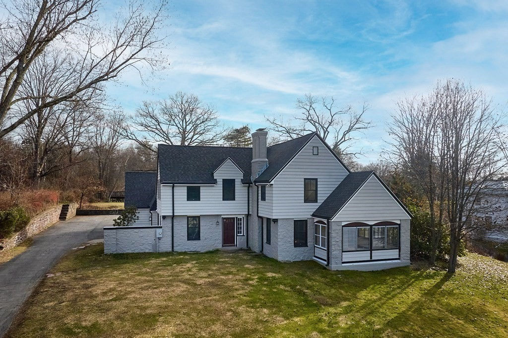 633 Bernardston Rd, Greenfield, MA 01301