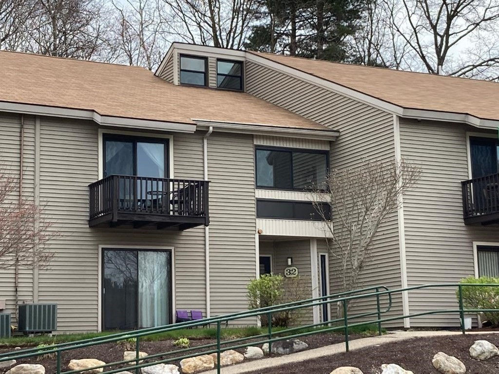 32 Thayer Pond Dr 12, Oxford, MA 01540