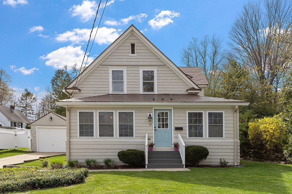 19 Holman Street, Shrewsbury, MA 01545